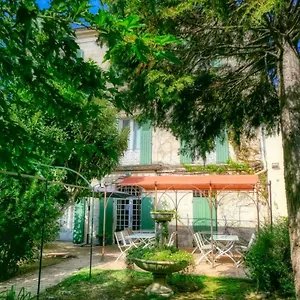 Hotel Au Saint Roch - Et Jardin, Avignone